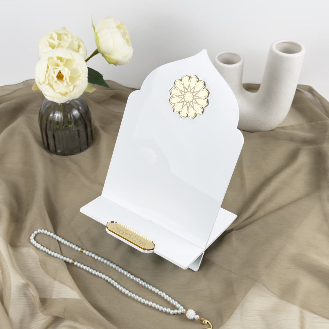 Weißer vertikaler Koranhalter – Eleganter Acrylständer für muslimische Geschenke und Wohndekor