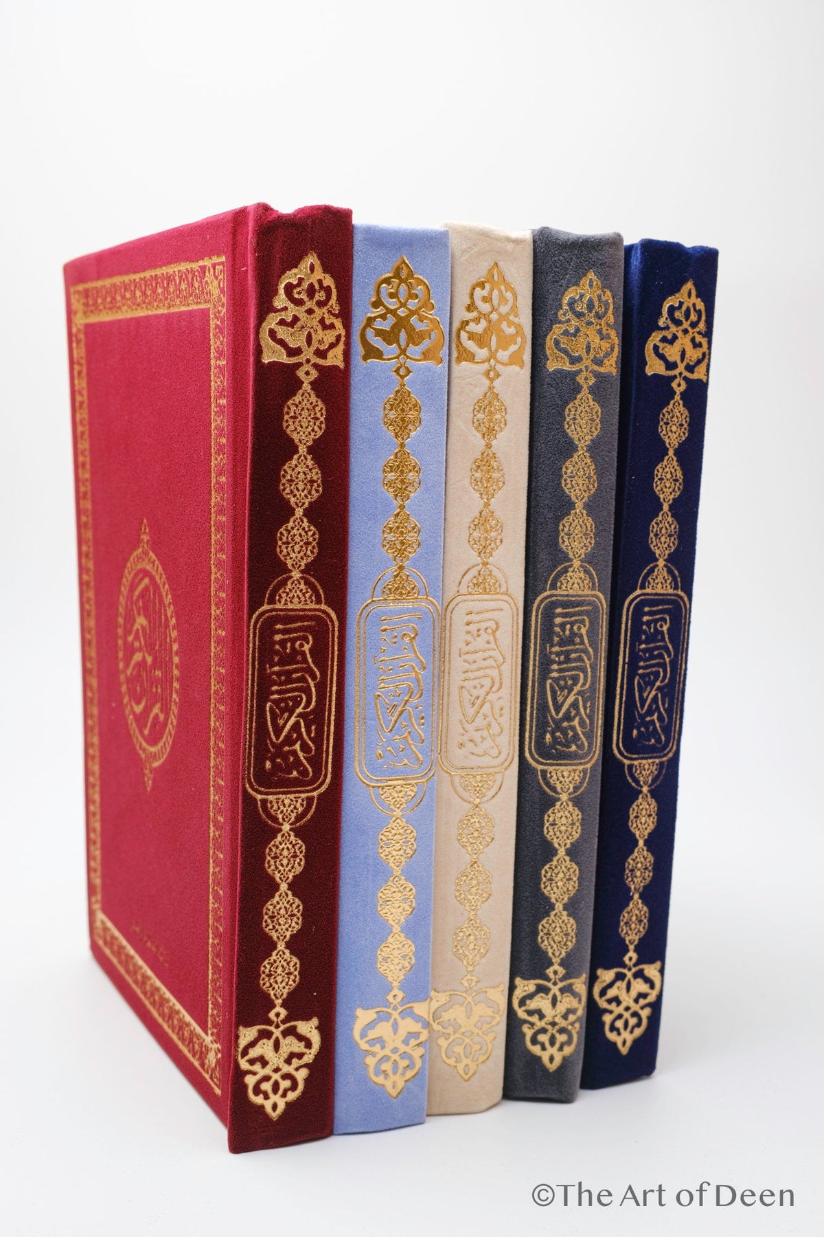 Elegant Velvet Qur’an with Gold Embroidery – Arabic Uthmani Script Edition (14×20 cm) - The Art of Deen