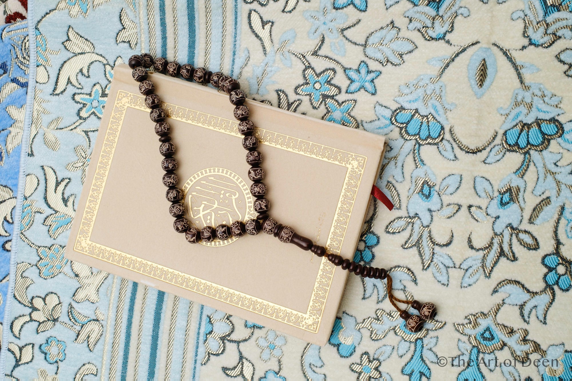 Elegant Velvet Qur’an with Gold Embroidery – Arabic Uthmani Script Edition (14×20 cm) - The Art of Deen