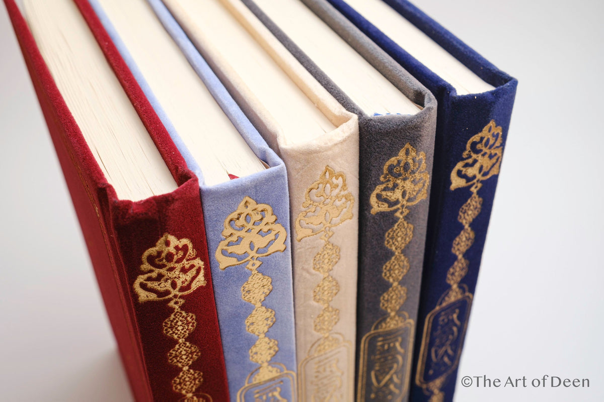 Elegant Velvet Qur’an with Gold Embroidery – Arabic Uthmani Script Edition (14×20 cm) - The Art of Deen