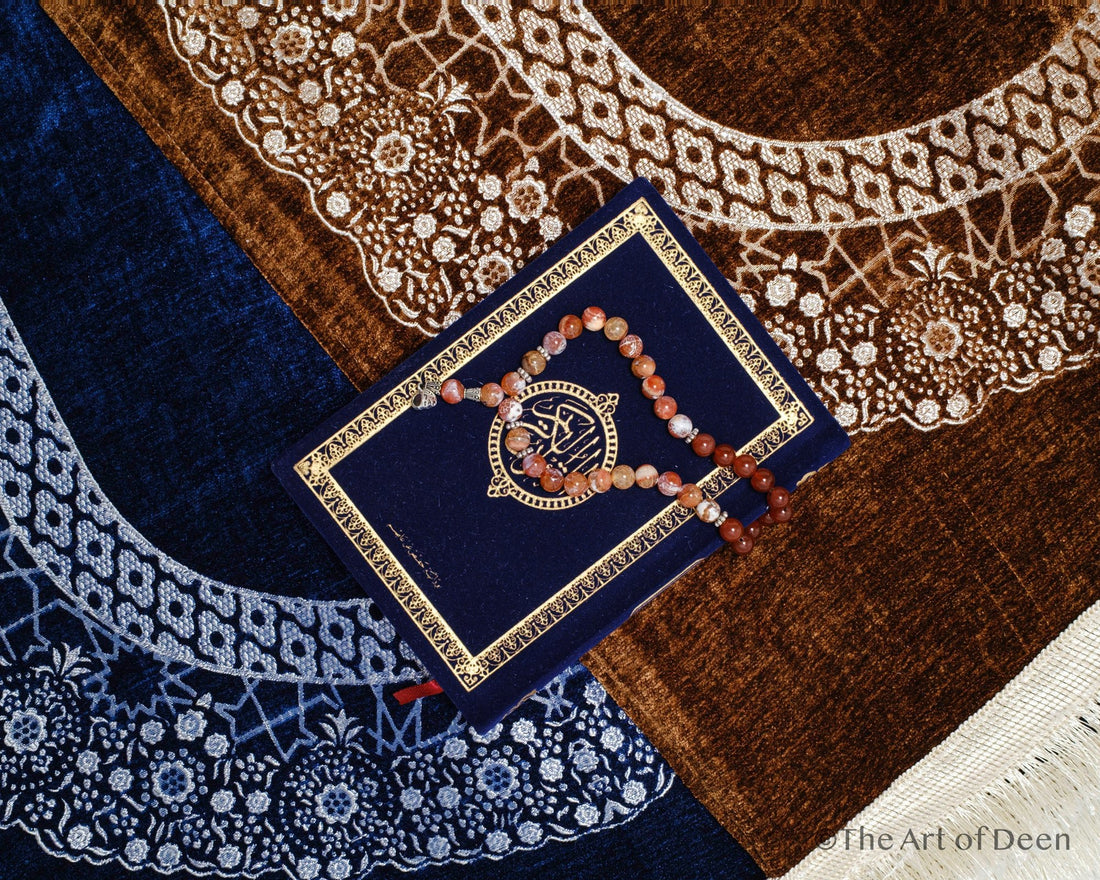 Elegant Velvet Qur’an with Gold Embroidery – Arabic Uthmani Script Edition (14×20 cm) - The Art of Deen