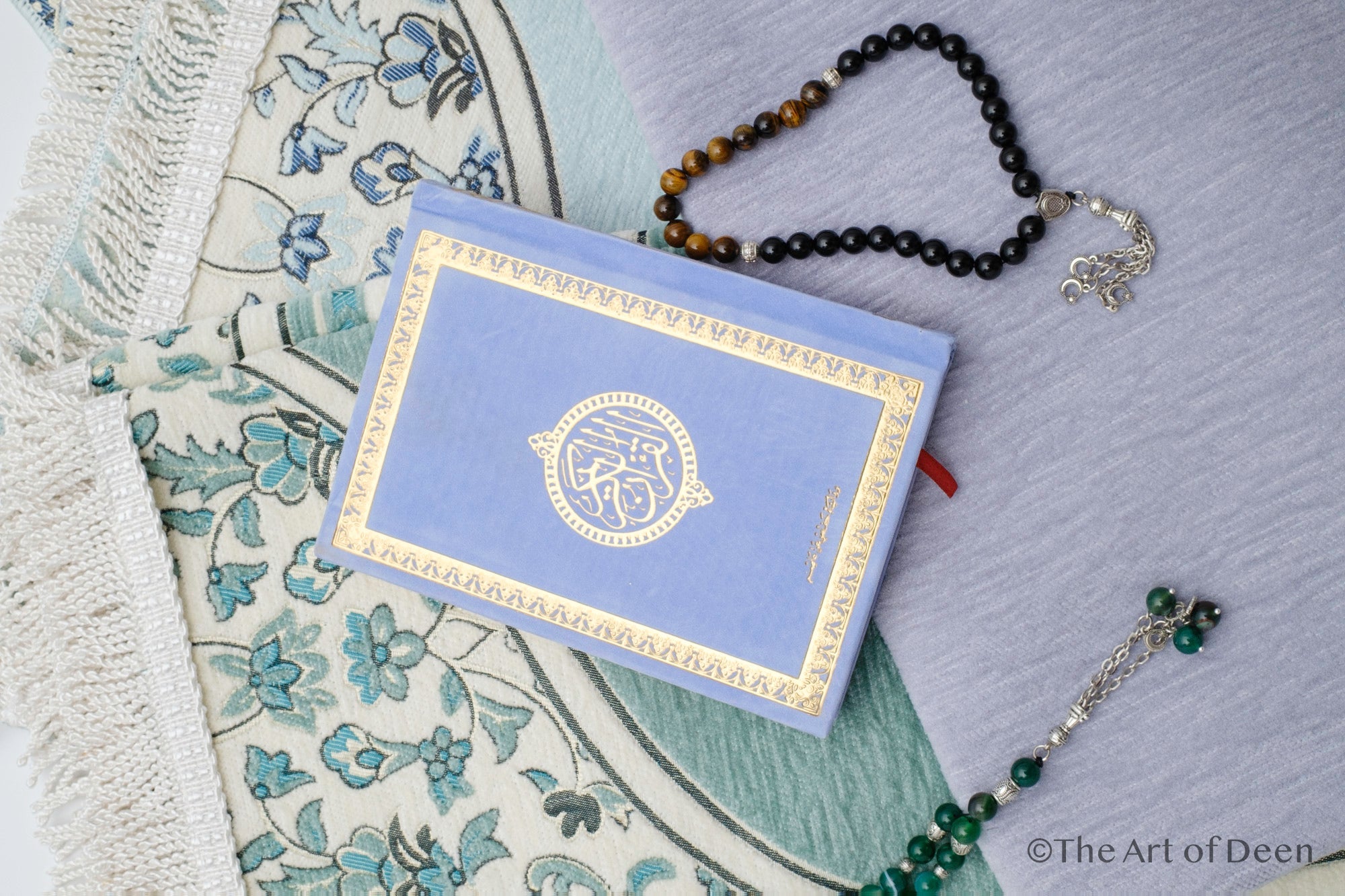 Elegant Velvet Qur’an with Gold Embroidery – Arabic Uthmani Script Edition (14×20 cm) - The Art of Deen