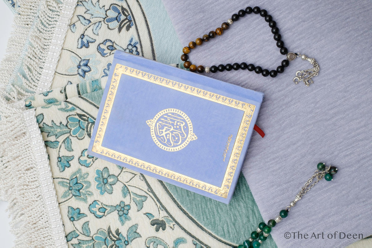Elegant Velvet Qur’an with Gold Embroidery – Arabic Uthmani Script Edition (14×20 cm) - The Art of Deen