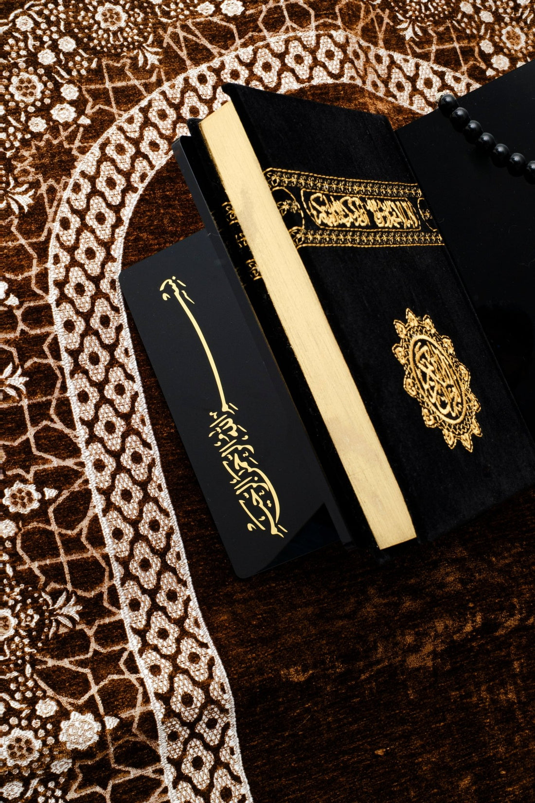Kaaba - Inspired Velvet Qur’an with Gold Embroidery - The Art of Deen
