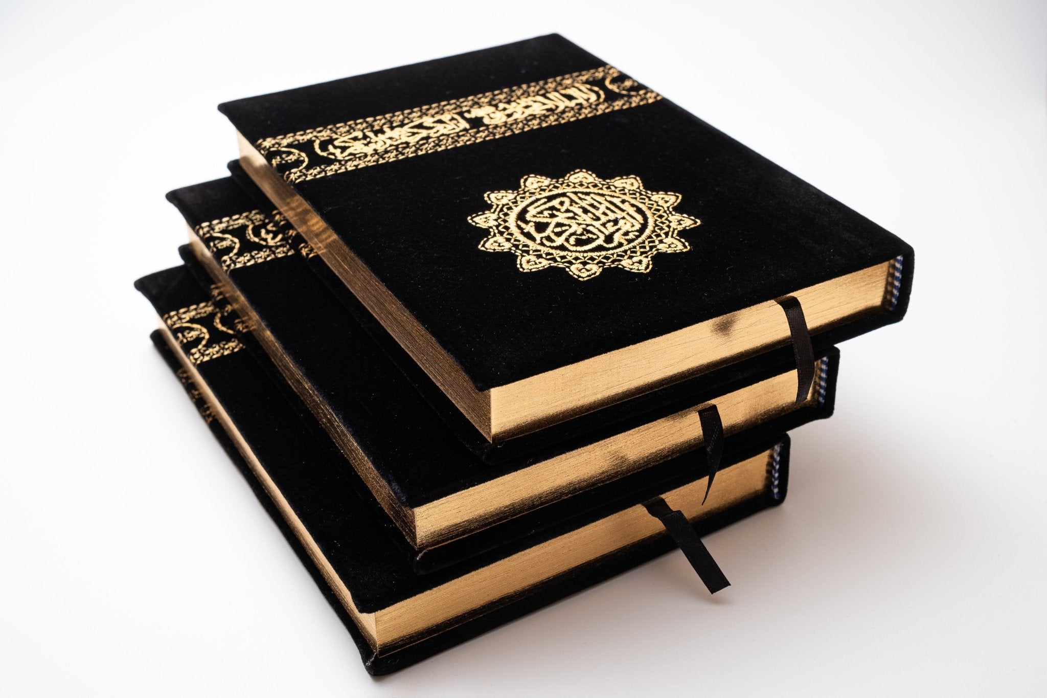 Kaaba - Inspired Velvet Qur’an with Gold Embroidery - The Art of Deen