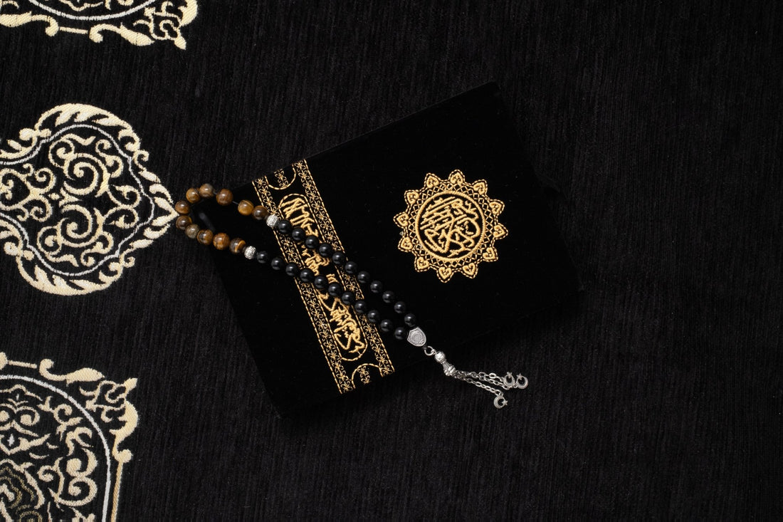 Kaaba - Inspired Velvet Qur’an with Gold Embroidery - The Art of Deen