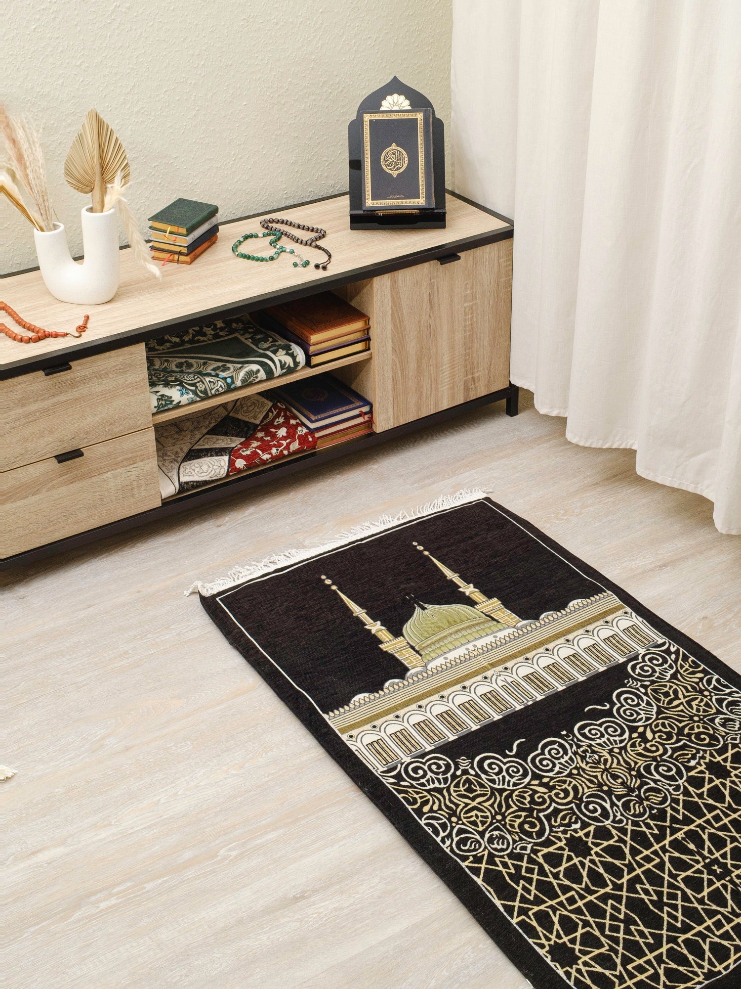 Kaaba Padded Prayer Mat — Premium Velvet Sejadah | Extra Comfort for Seniors & Sensitive Knees | Removable Cushion - The Art of Deen