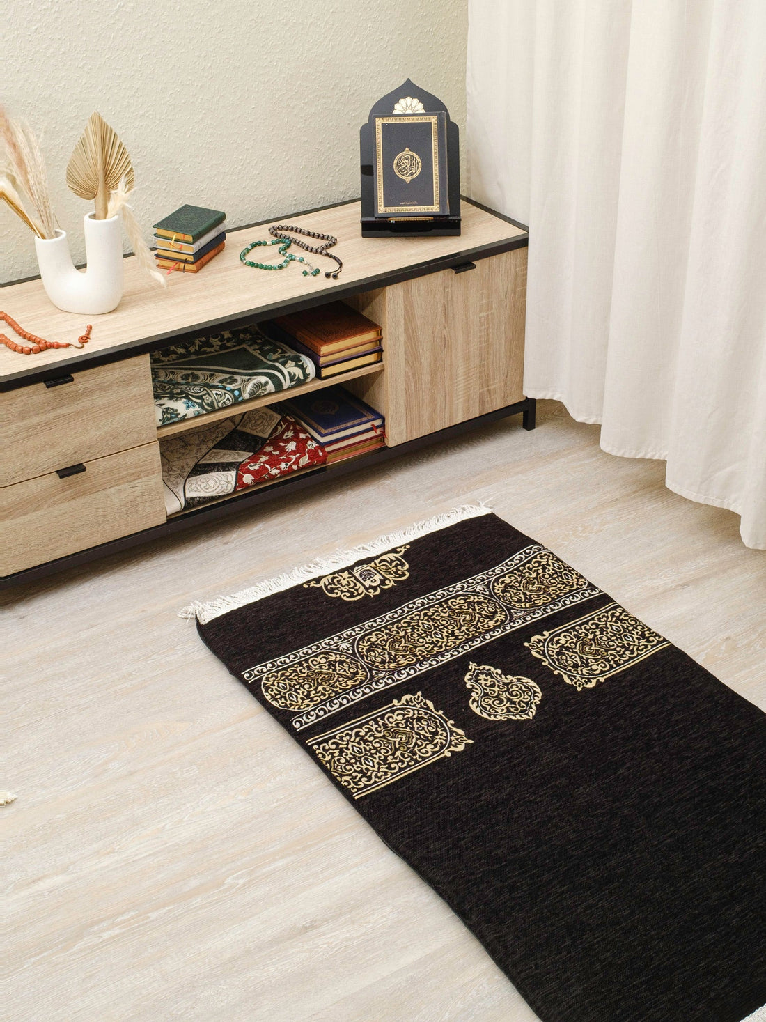 Kaaba Padded Prayer Mat — Premium Velvet Sejadah | Extra Comfort for Seniors & Sensitive Knees | Removable Cushion - The Art of Deen