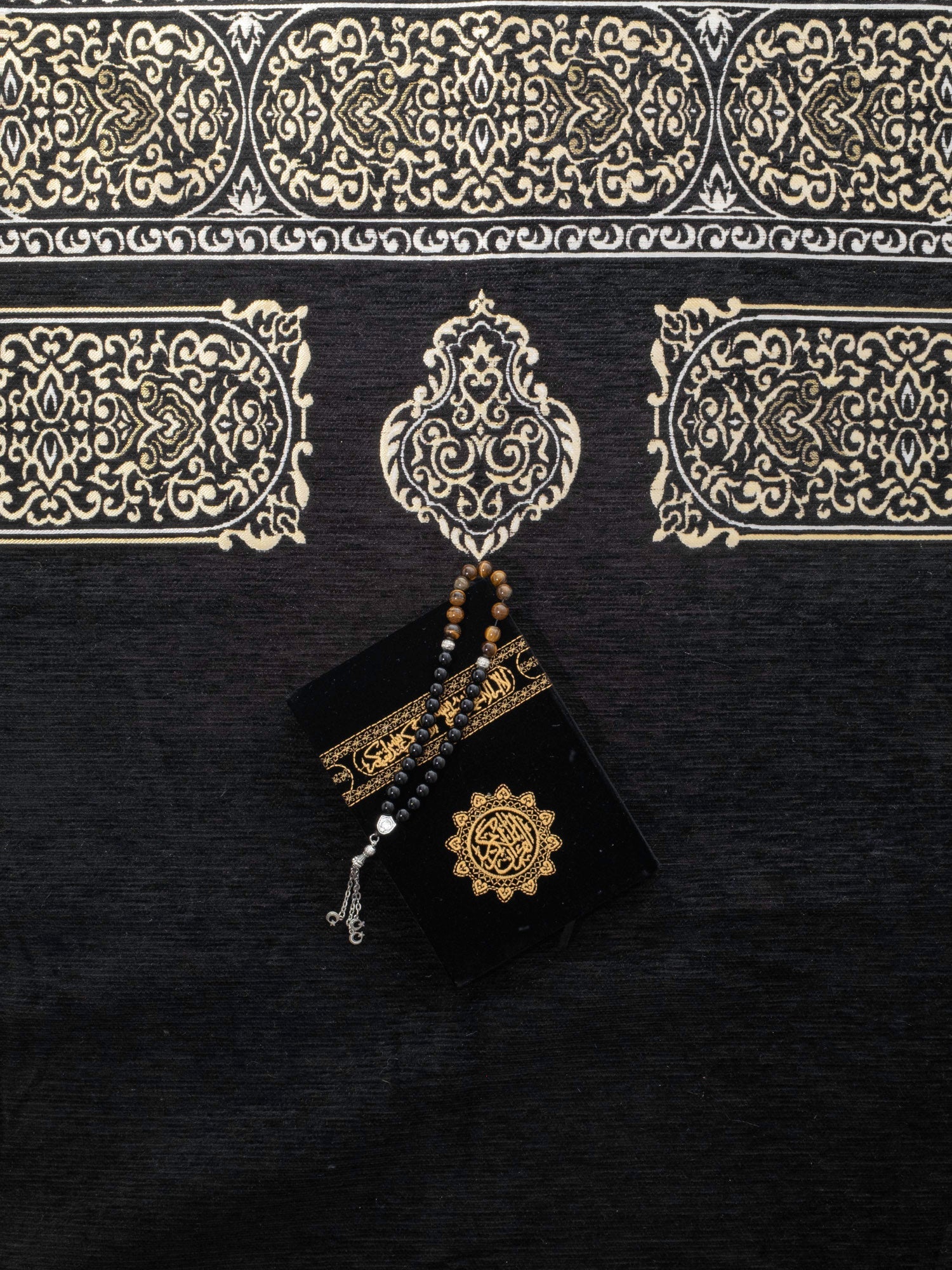 Kaaba Padded Prayer Mat — Premium Velvet Sejadah | Extra Comfort for Seniors & Sensitive Knees | Removable Cushion - The Art of Deen