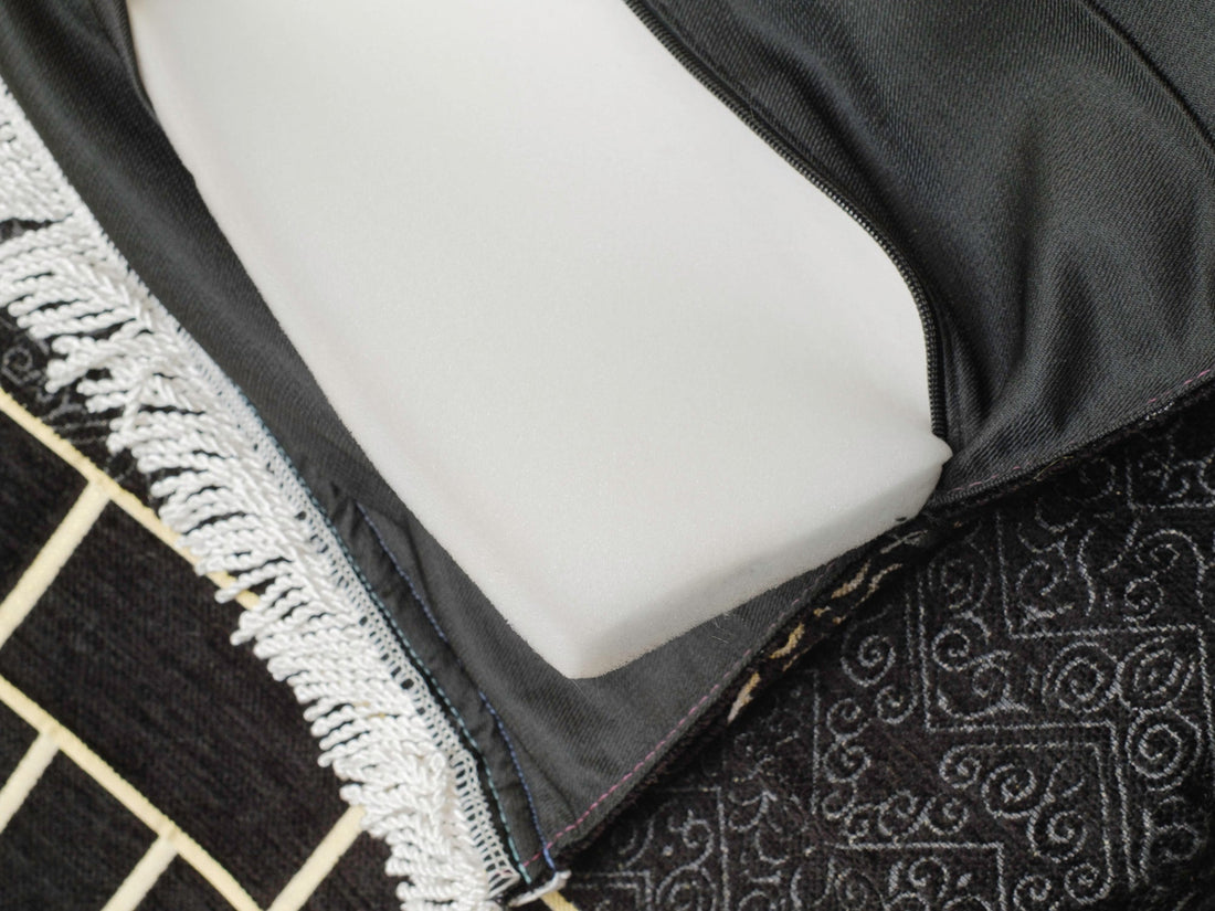 Kaaba Padded Prayer Mat — Premium Velvet Sejadah | Extra Comfort for Seniors & Sensitive Knees | Removable Cushion - The Art of Deen