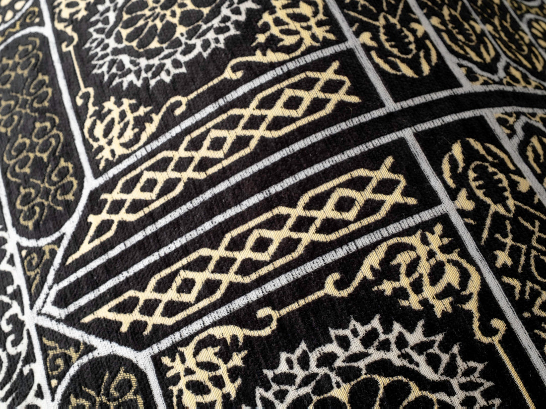 Kaaba Padded Prayer Mat — Premium Velvet Sejadah | Extra Comfort for Seniors & Sensitive Knees | Removable Cushion - The Art of Deen