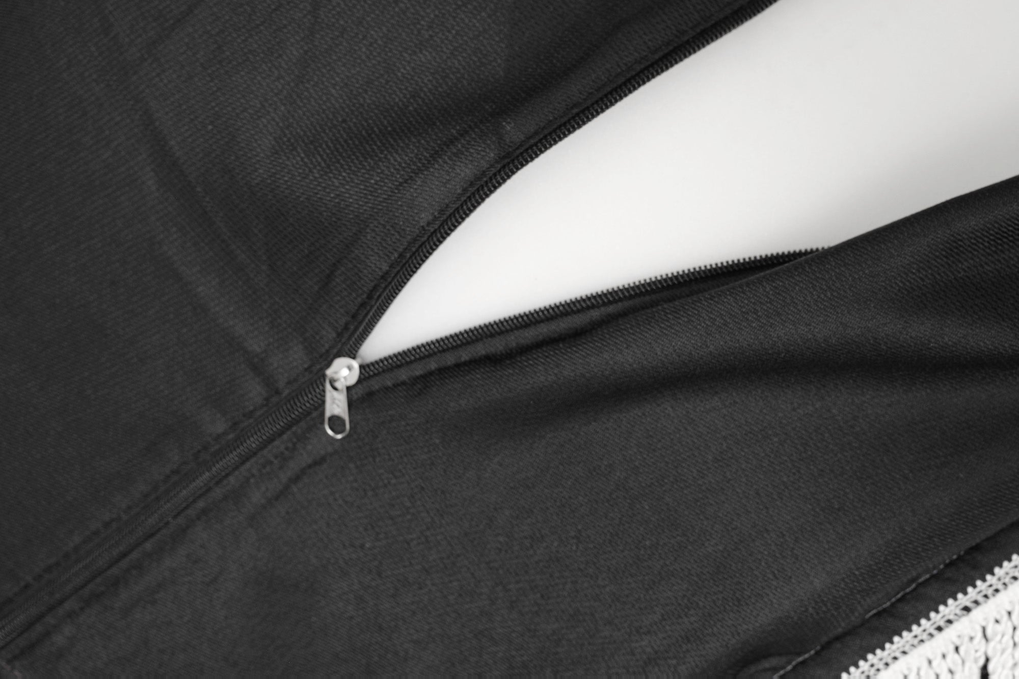 Kaaba Padded Prayer Mat — Premium Velvet Sejadah | Extra Comfort for Seniors & Sensitive Knees | Removable Cushion - The Art of Deen