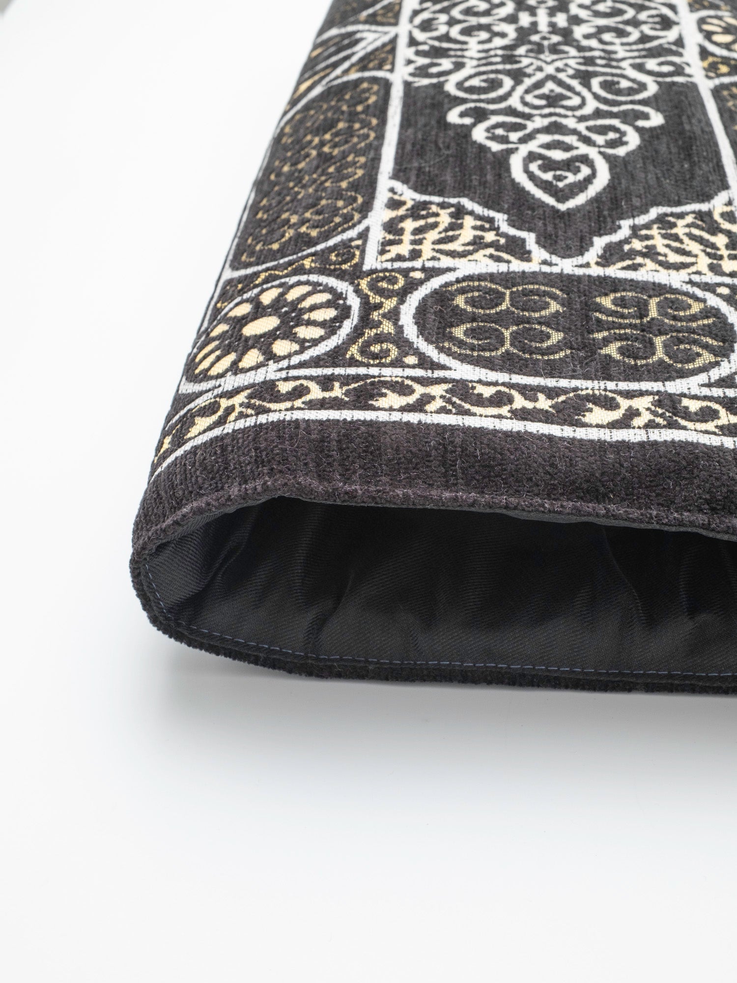 Kaaba Padded Prayer Mat — Premium Velvet Sejadah | Extra Comfort for Seniors & Sensitive Knees | Removable Cushion - The Art of Deen