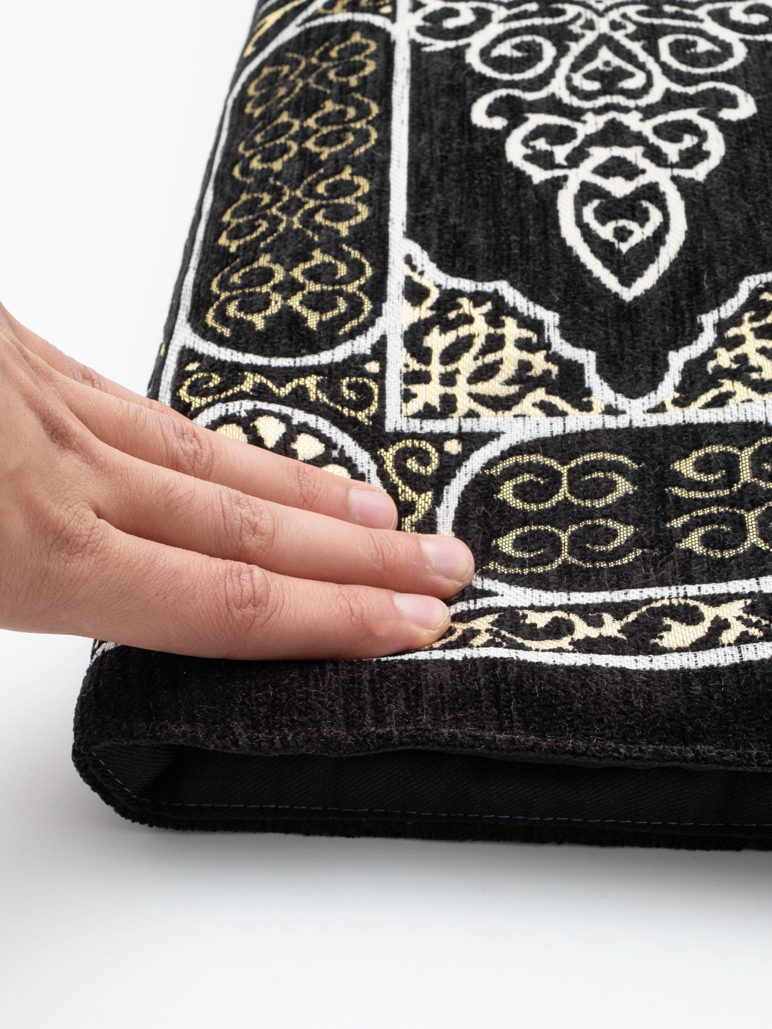 Kaaba Padded Prayer Mat — Premium Velvet Sejadah | Extra Comfort for Seniors & Sensitive Knees | Removable Cushion - The Art of Deen