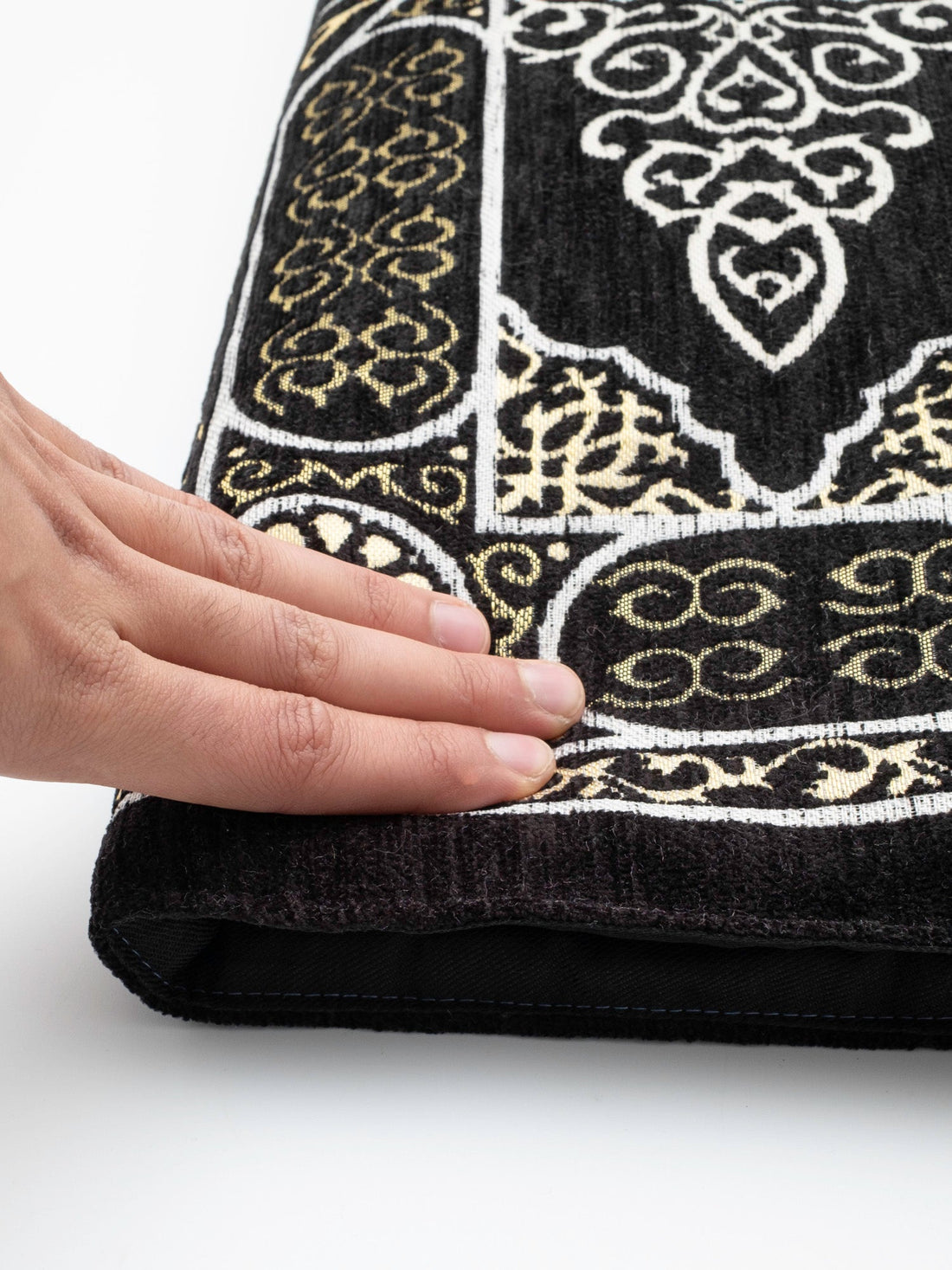 Kaaba Padded Prayer Mat — Premium Velvet Sejadah | Extra Comfort for Seniors & Sensitive Knees | Removable Cushion - The Art of Deen
