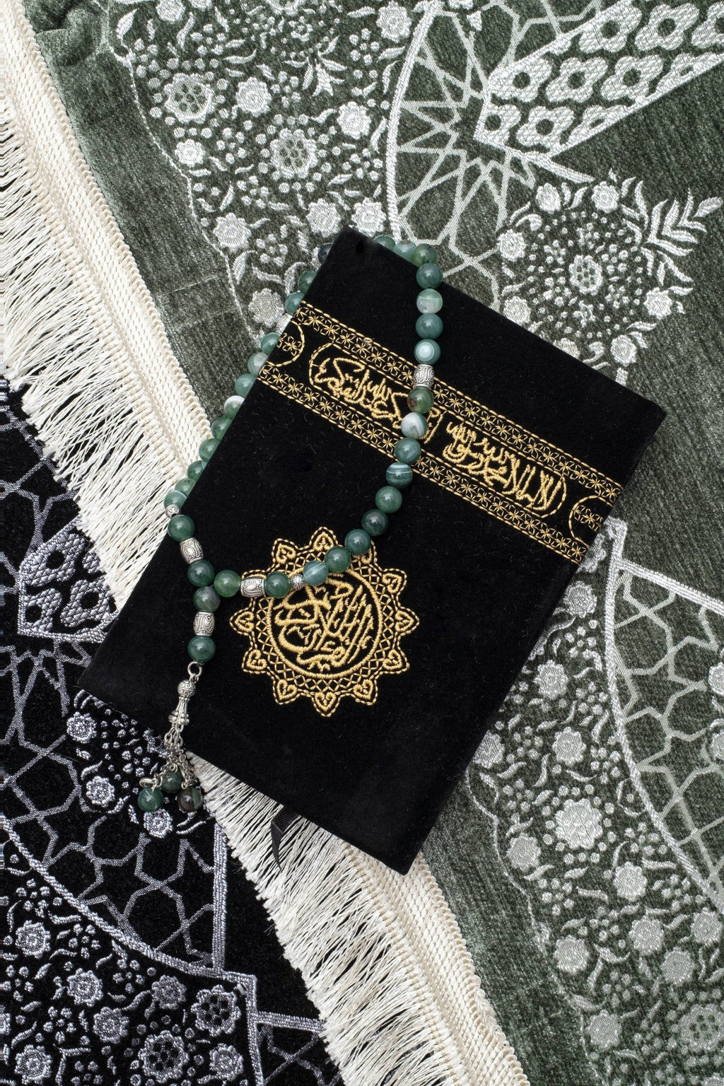 Luxury Prayer Rug with Refined Fabric Quality and Soft Sheen – Elegant & Lightly Padded Premium Prayer Mat - The Art of Deen