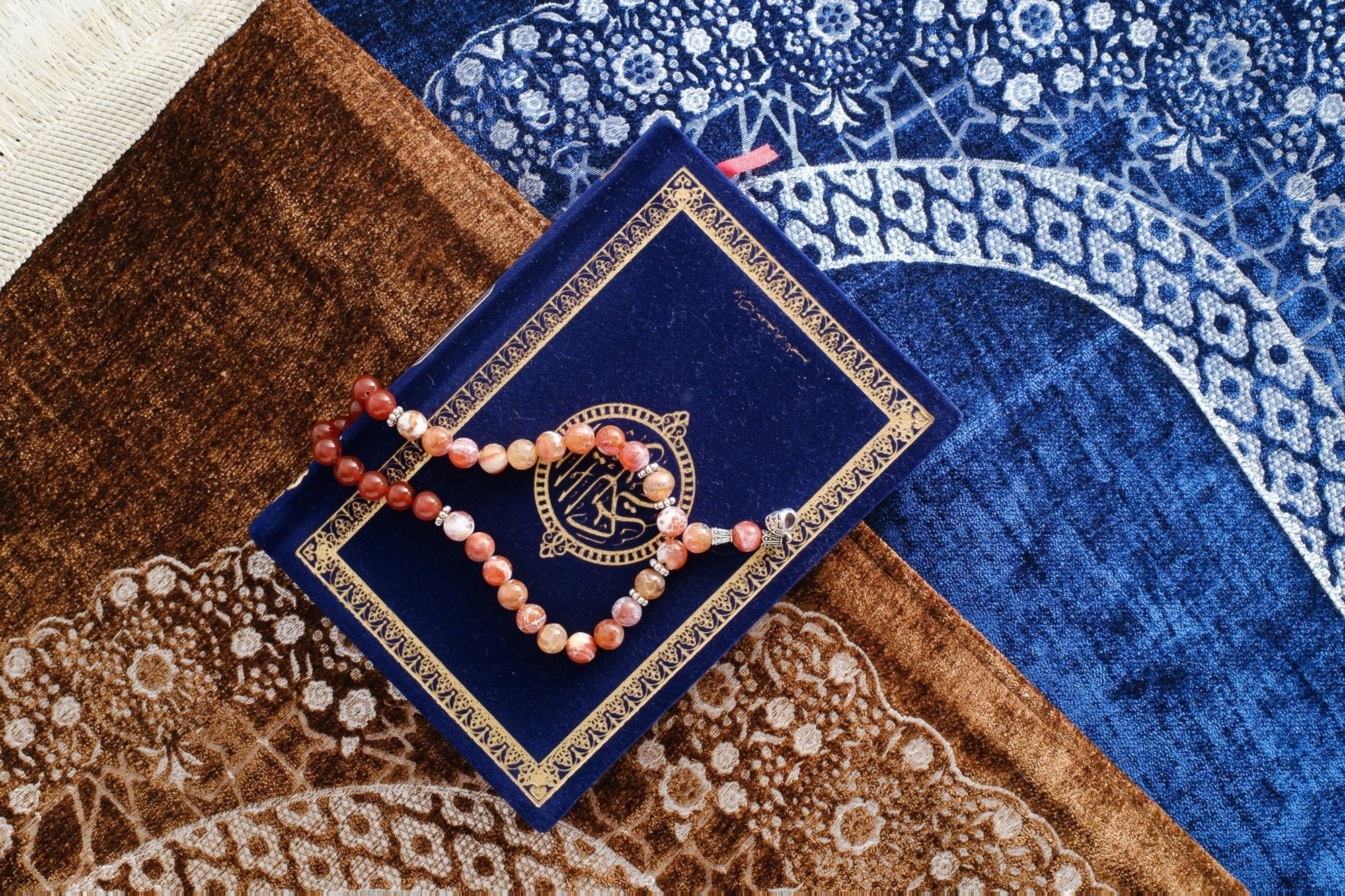 Luxury Prayer Rug with Refined Fabric Quality and Soft Sheen – Elegant & Lightly Padded Premium Prayer Mat - The Art of Deen