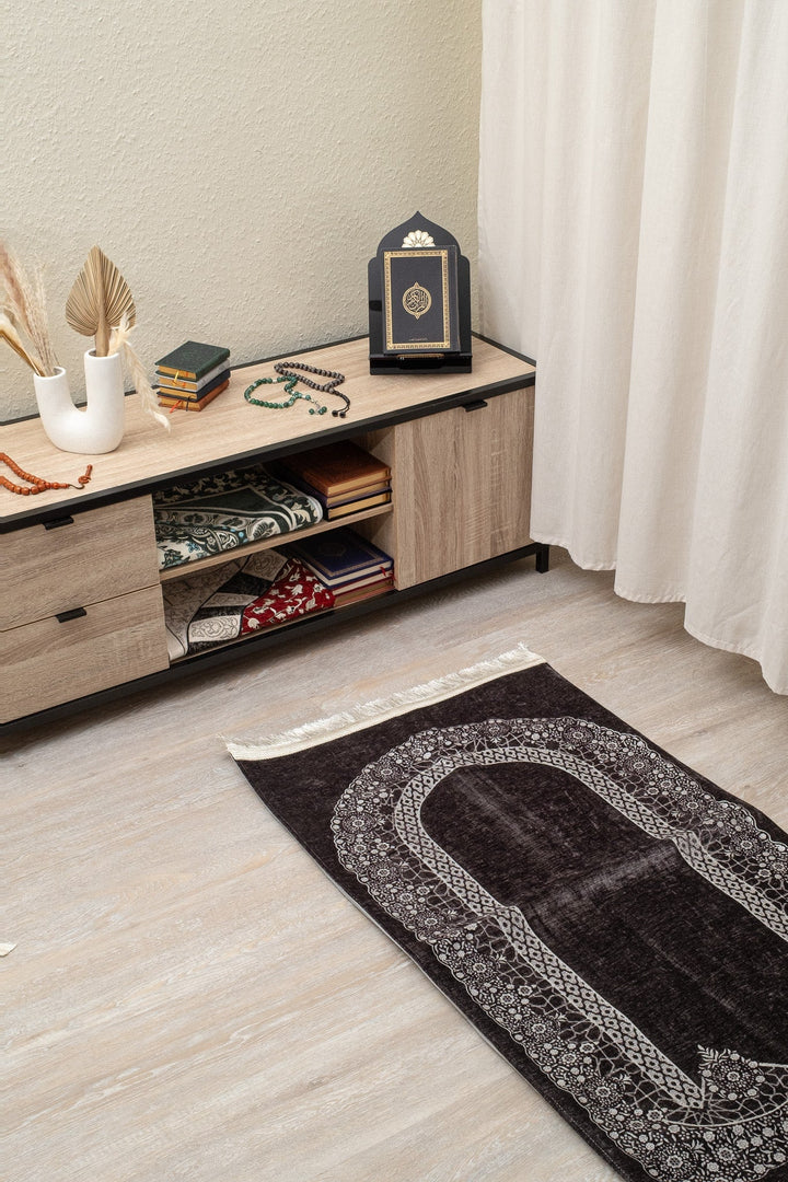 Luxury Prayer Rug with Refined Fabric Quality and Soft Sheen – Elegant & Lightly Padded Premium Prayer Mat - The Art of Deen