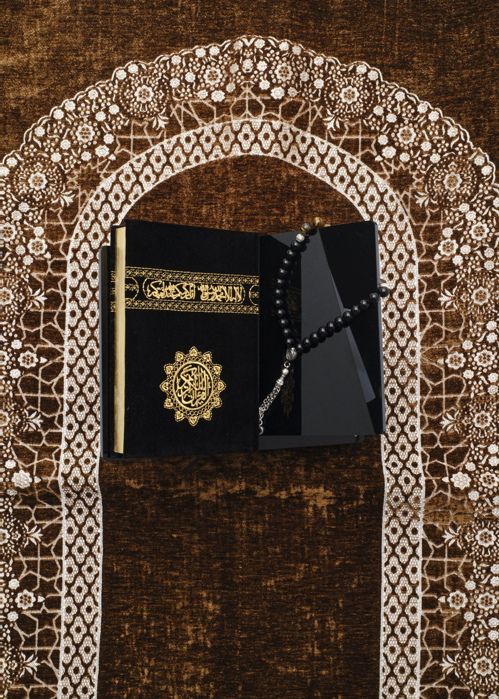 Luxury Prayer Rug with Refined Fabric Quality and Soft Sheen – Elegant & Lightly Padded Premium Prayer Mat - The Art of Deen