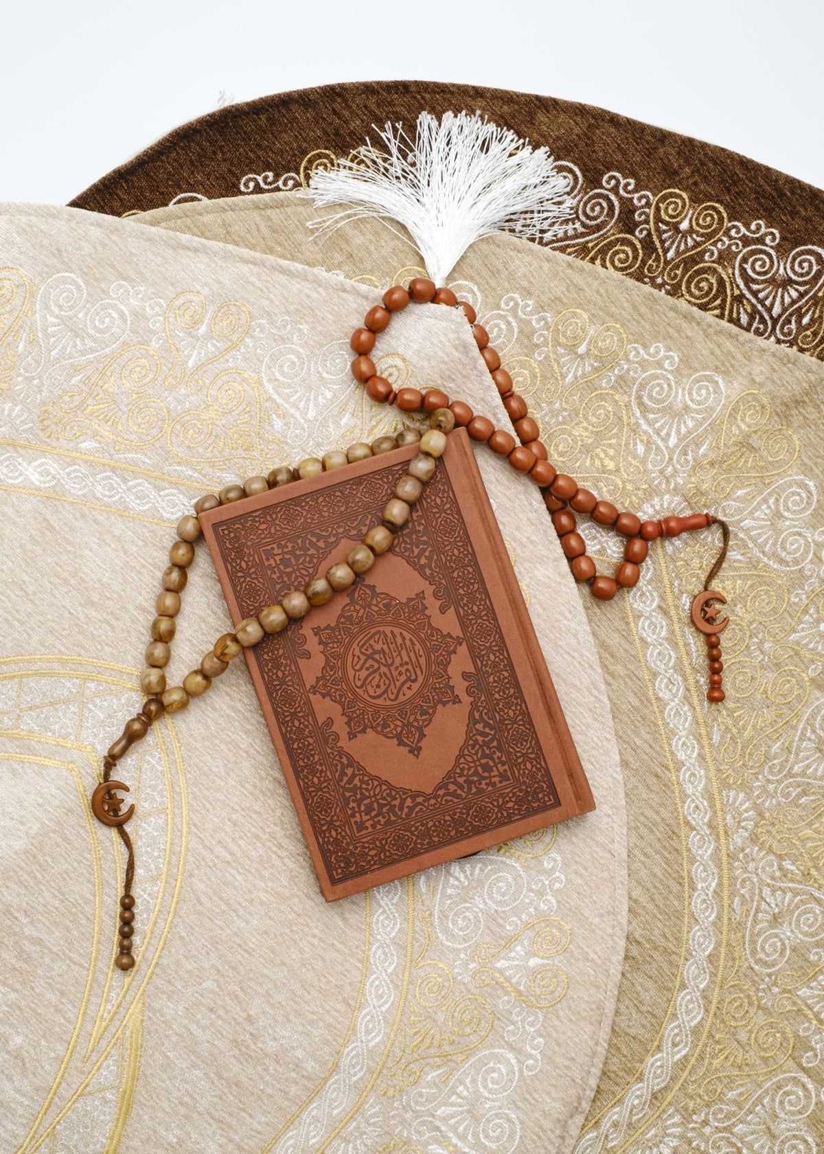 Mihrab Prayer Rug with Light Padding – Luxury Silk - Look Islamic Prayer Mat - The Art of Deen