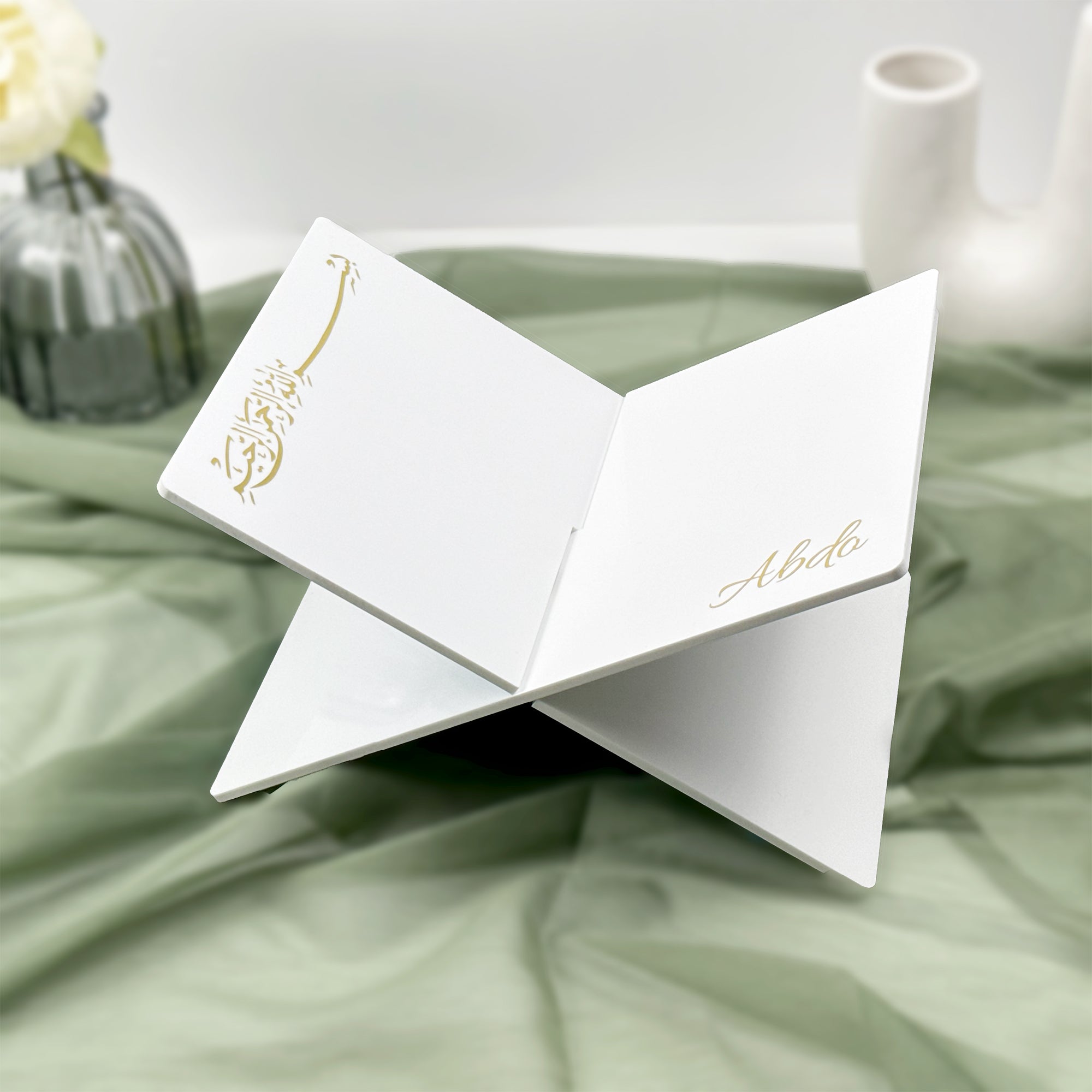 Personalized White Quran Holder – A Thoughtful Gift for Any Islamic Event | Ramadan, Eid, Umrah, Hajj, Muslim Wedding Gift - The Art of Deen