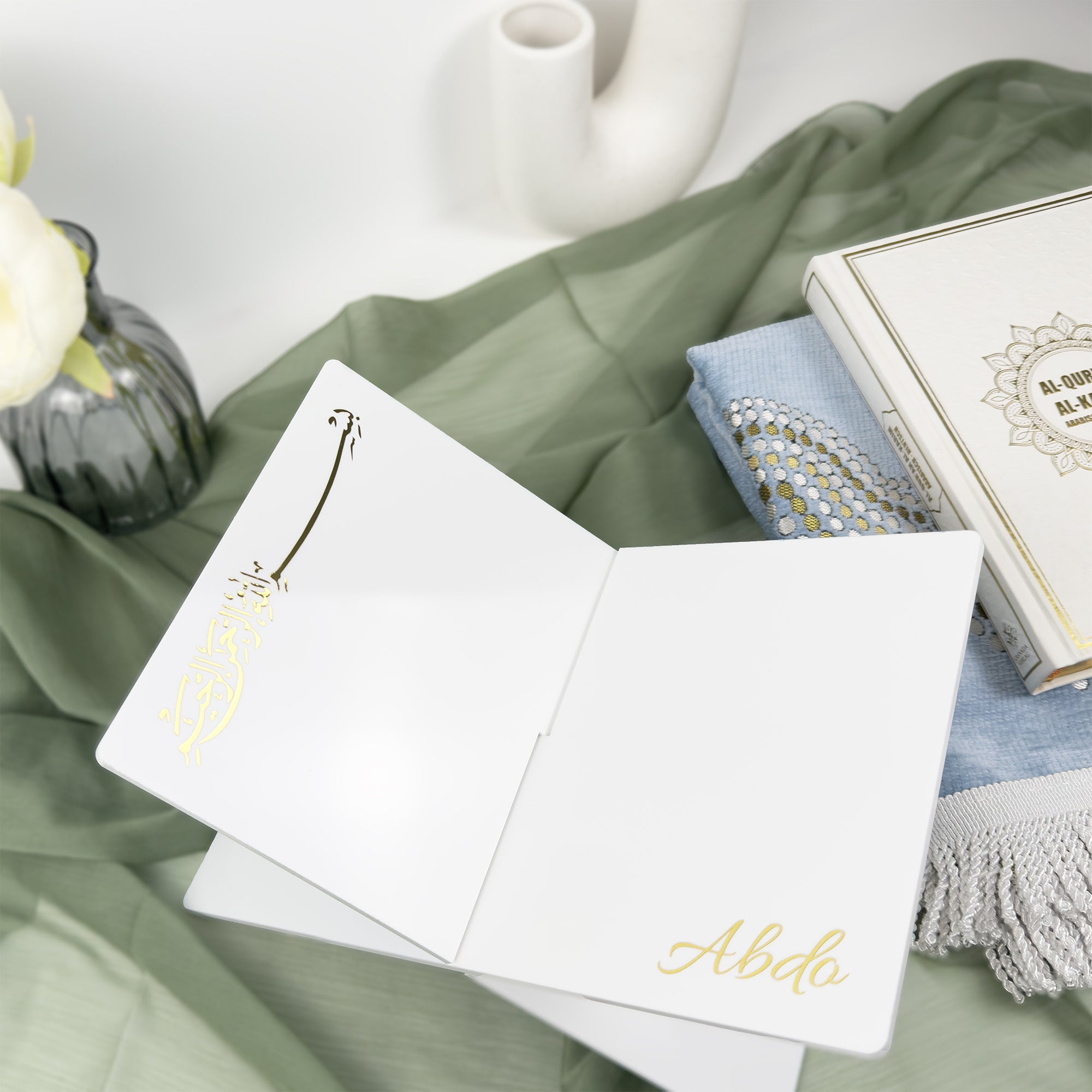 Personalized White Quran Holder – A Thoughtful Gift for Any Islamic Event | Ramadan, Eid, Umrah, Hajj, Muslim Wedding Gift - The Art of Deen
