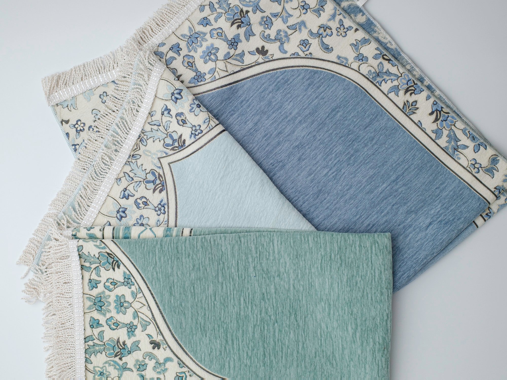 Rauda Medina Bloom Prayer Mat | Soft, Minimal Floral Border Design | Lightweight and Elegant - The Art of Deen