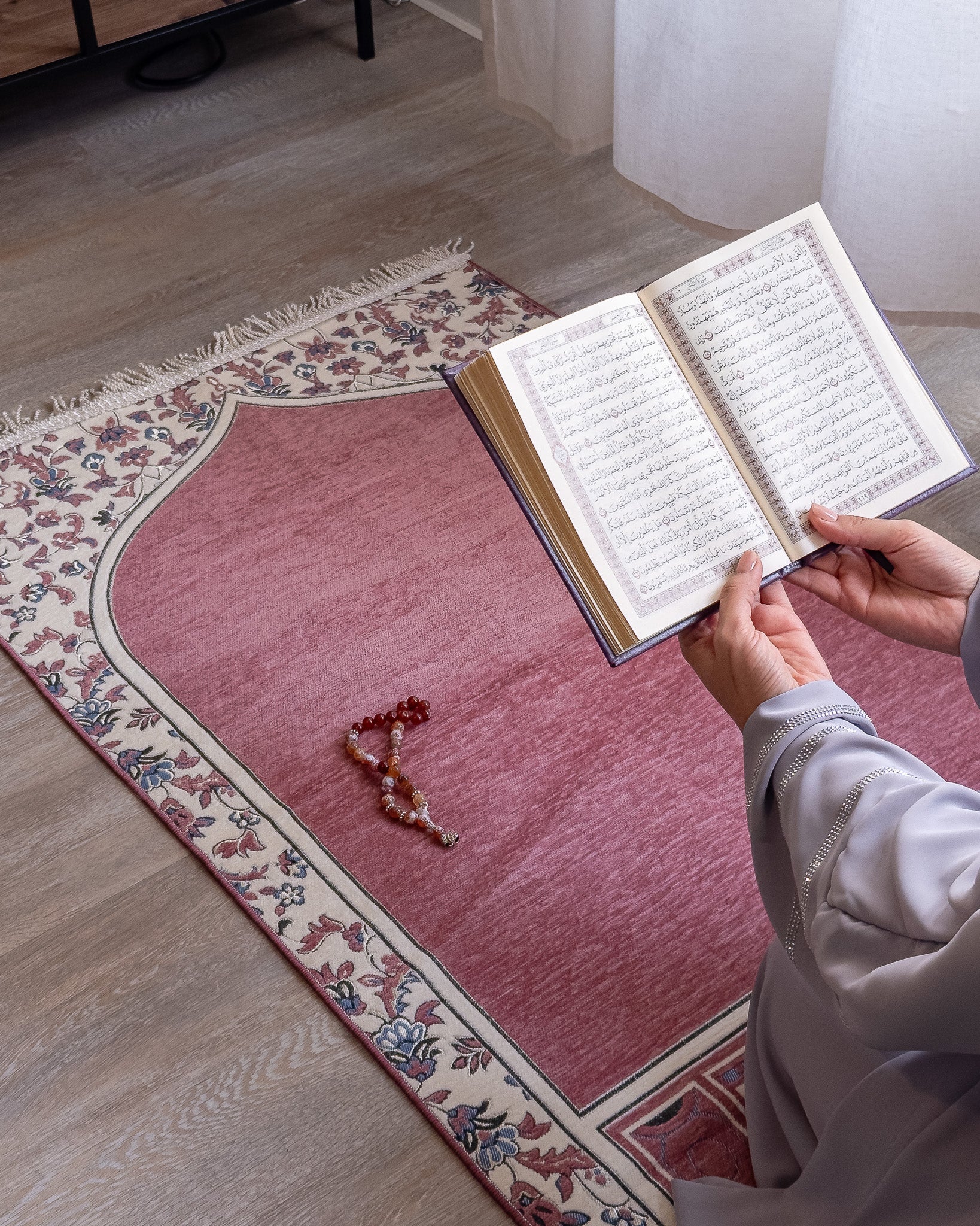 Rauda Medina Bloom Prayer Mat | Soft, Minimal Floral Border Design | Lightweight and Elegant - The Art of Deen